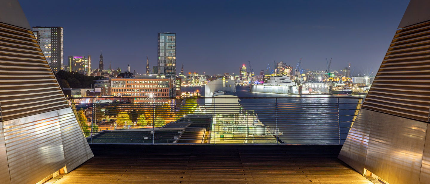 Rita Boden - Dockland bei Nacht