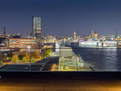 Rita Boden - Dockland bei Nacht
